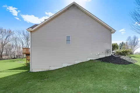 Exterior - 5304 Joseph Cir, Johnsburg, IL 60051 photo 11 of 16