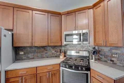 Kitchen - 5304 Joseph Cir, Johnsburg, IL 60051 photo 2 of 7