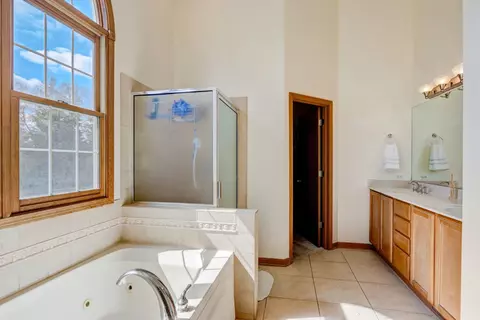 Bath - 5304 Joseph Cir, Johnsburg, IL 60051 photo 2 of 7