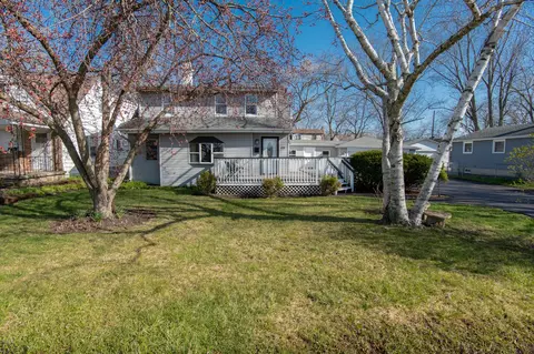 408 E Willow Dr, Round Lake Park, IL 60073