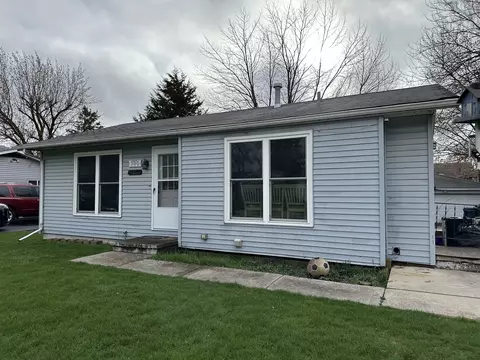 380 Catherine St, Aurora, IL 60505