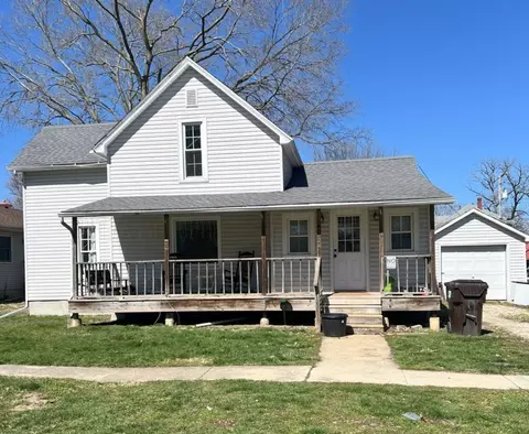 102 E Randolph St, Fisher, IL 61843