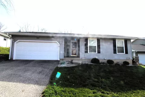 223 Valley Dr, Lindenhurst, IL 60046
