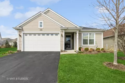 1050 Laguna Ln, Pingree Grove, IL 60140