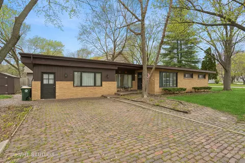 28 W463 Main St, Warrenville, IL 60555