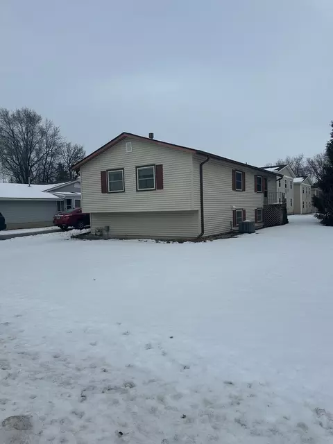 213 S Grant St, Earlville, IL 60518