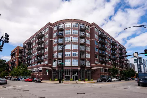 1000 W Adams St #706, Chicago, IL 60607