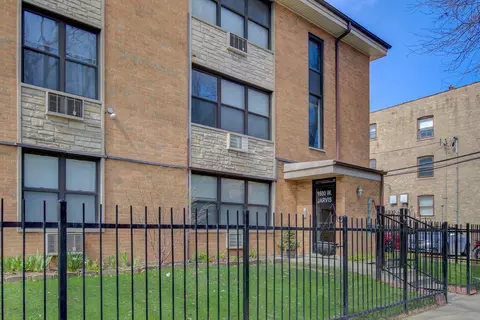 1600 W Jarvis Ave #1C, Chicago, IL 60626
