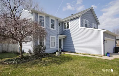 8526 Cedar St, Fox Lake, IL 60020