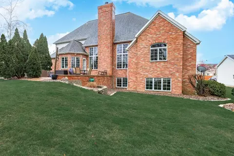 Exterior - 1 Tangle Oaks Ct, Bloomington, IL 61705 photo 7 of 9