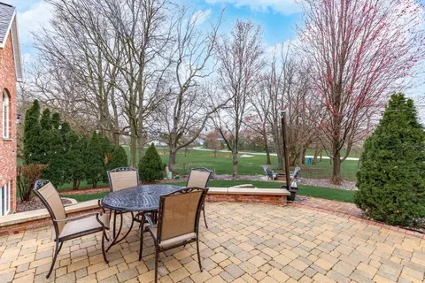 Exterior - 1 Tangle Oaks Ct, Bloomington, IL 61705 photo 4 of 9