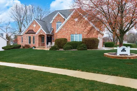 Exterior - 1 Tangle Oaks Ct, Bloomington, IL 61705 photo 9 of 9