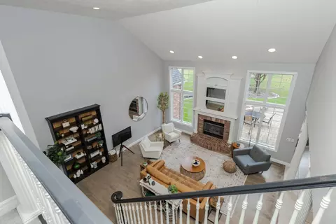 Living - 1 Tangle Oaks Ct, Bloomington, IL 61705 photo 7 of 9
