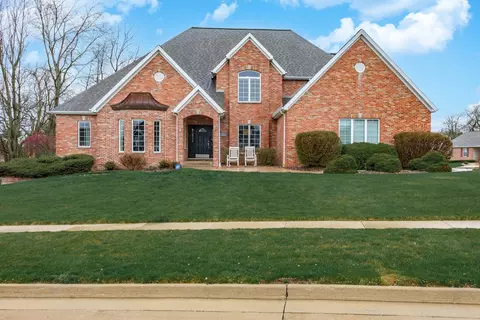 1 Tangle Oaks Ct, Bloomington, IL 61705