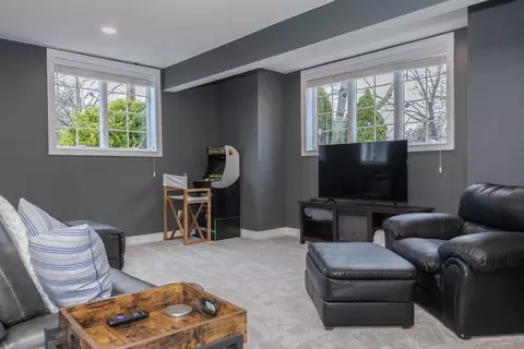 Living - 1 Tangle Oaks Ct, Bloomington, IL 61705 photo 9 of 9
