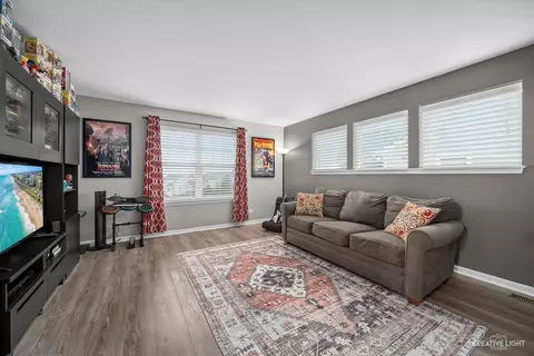 Living - 3314 Stratton St, Elgin, IL 60124 photo 5 of 6