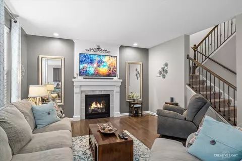 Living - 3314 Stratton St, Elgin, IL 60124 photo 3 of 6