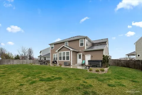 Exterior - 3314 Stratton St, Elgin, IL 60124 photo 3 of 6
