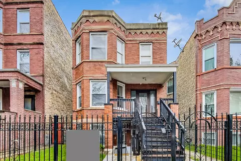 3064 N Haussen Ct, Chicago, IL 60618