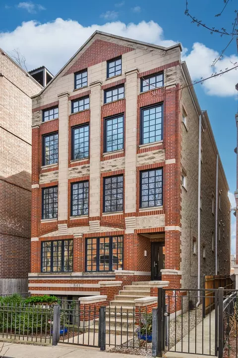 841 W Buckingham Pl #3, Chicago, IL 60657