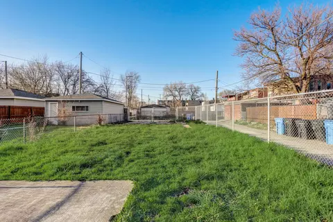 View/Area - 220 E 68th St, Chicago, IL 60619 photo 1 of 1