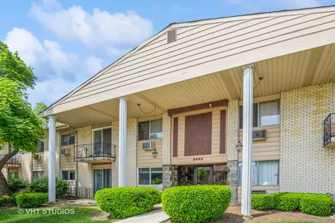 8992 Kennedy Dr #103C, Des Plaines, IL 60016
