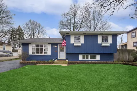 935 Southport Ave, Lisle, IL 60532