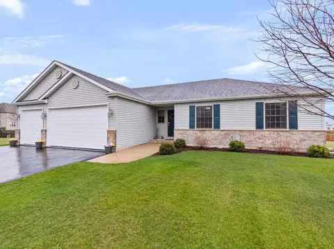 1208 Briarwood Ln, Sandwich, IL 60548