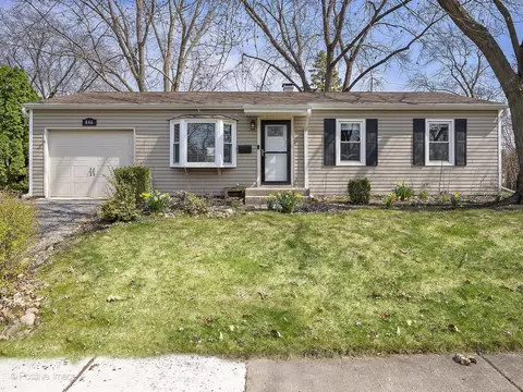 846 Valley Ln, Geneva, IL 60134