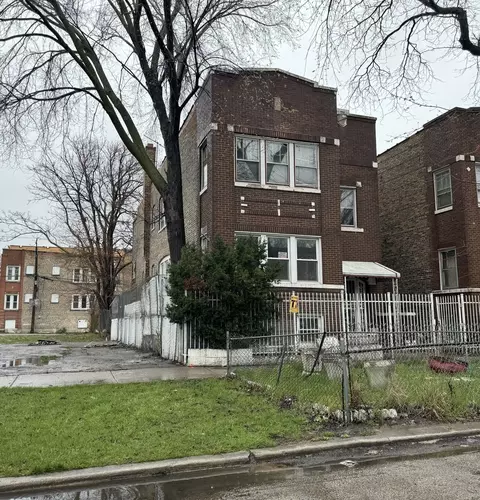 3820 W Huron St, Chicago, IL 60624
