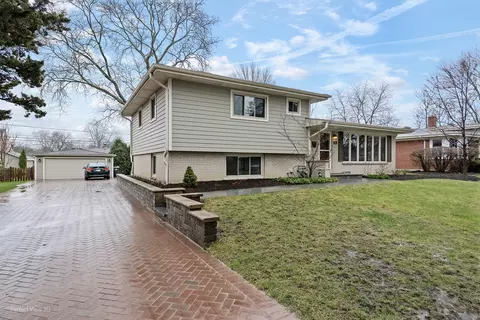 925 S Dunton Ave, Arlington Heights, IL 60005