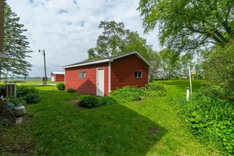 Exterior - 3396 E 22nd Rd, Ottawa, IL 61350 photo 5 of 9
