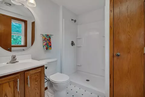 Bath - 3396 E 22nd Rd, Ottawa, IL 61350 photo 3 of 3