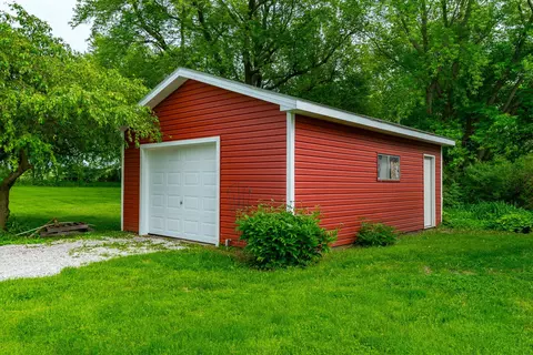 Exterior - 3396 E 22nd Rd, Ottawa, IL 61350 photo 6 of 9