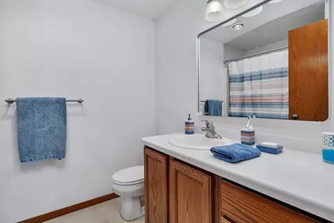 Bath - 3396 E 22nd Rd, Ottawa, IL 61350 photo 2 of 3