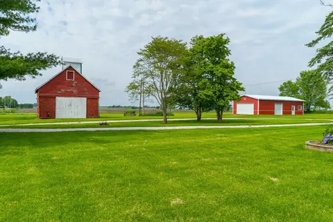 Exterior - 3396 E 22nd Rd, Ottawa, IL 61350 photo 7 of 9