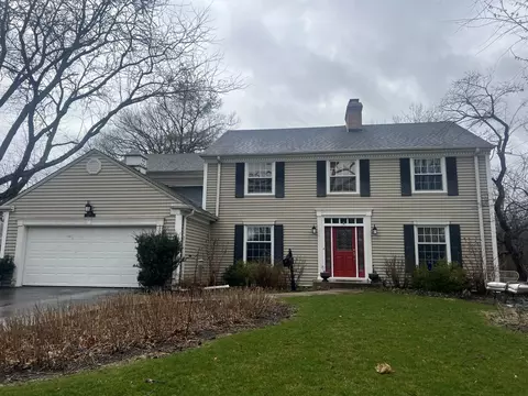 24 Timber Ln, Northbrook, IL 60062