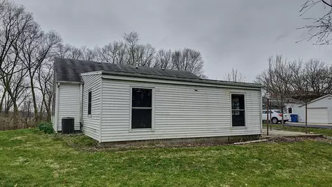 Exterior - 477 Martin St, Dixon, IL 61021 photo 7 of 8