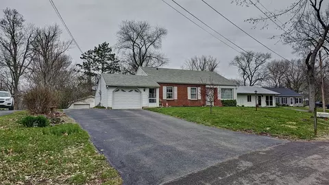 Exterior - 477 Martin St, Dixon, IL 61021 photo 2 of 8