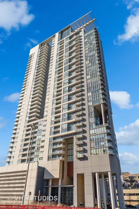 737 W Washington Blvd #1607, Chicago, IL 60661
