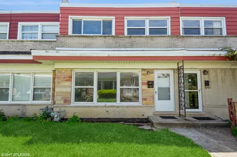 8909 N Washington St #B, Niles, IL 60714