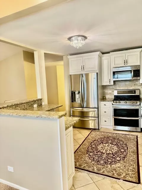 Kitchen - 1406 Tulip Ct #D2, Wheeling, IL 60090 photo 2 of 5