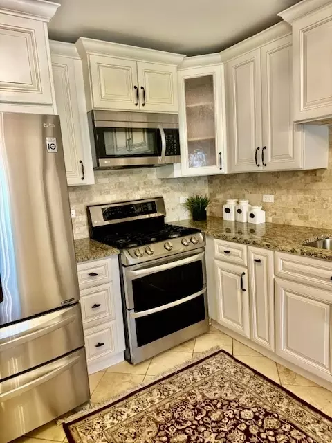 Kitchen - 1406 Tulip Ct #D2, Wheeling, IL 60090 photo 1 of 5