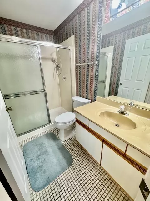 Bath - 1406 Tulip Ct #D2, Wheeling, IL 60090 photo 3 of 4