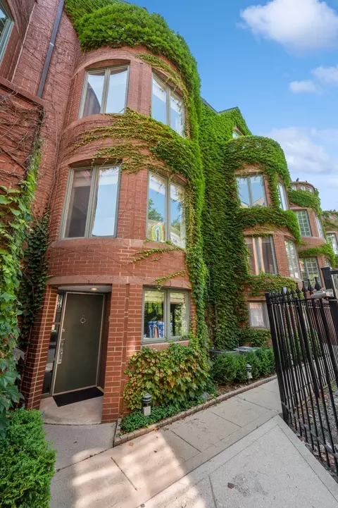 414 W Wisconsin St #F, Chicago, IL 60614