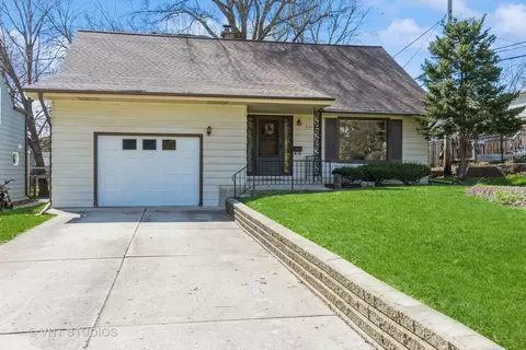 321 S Sleight St, Naperville, IL 60540