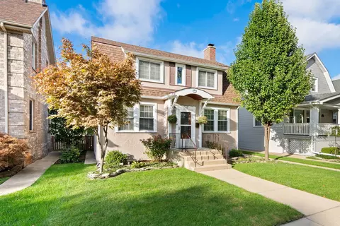 7228 W Farwell Ave, Chicago, IL 60631