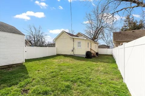 Exterior - 115 Summer St, Maple Park, IL 60151 photo 5 of 6