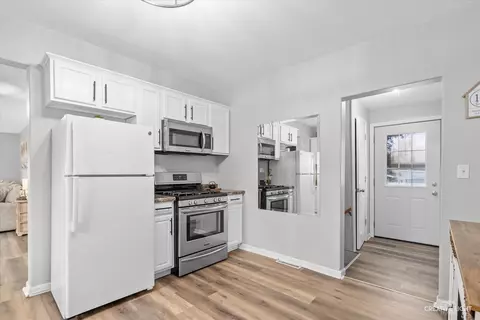 Kitchen - 115 Summer St, Maple Park, IL 60151 photo 4 of 5