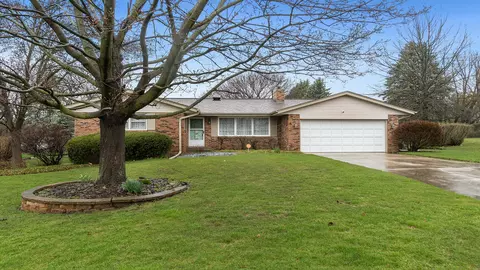 6612 Barkridge Rd, Roscoe, IL 61073